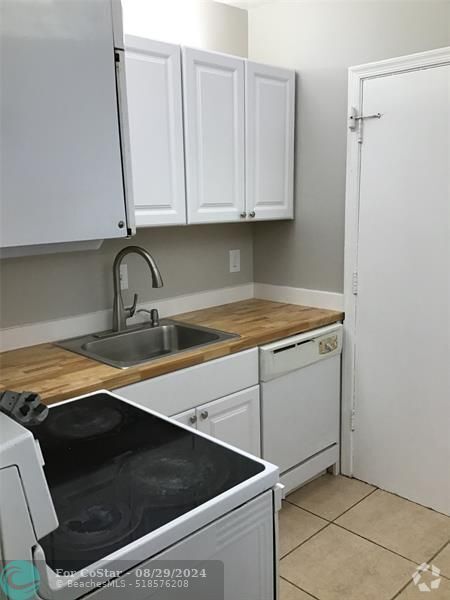 Building Photo - 2250 NE 66th St Unit 1521 Rental