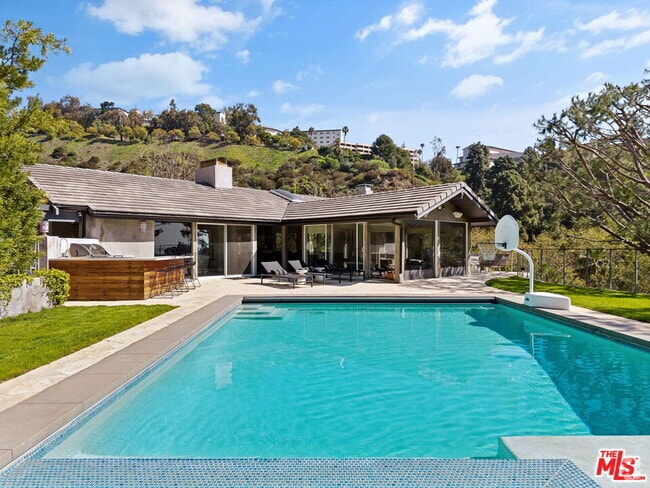 Building Photo - 1255 N Bundy Dr Rental