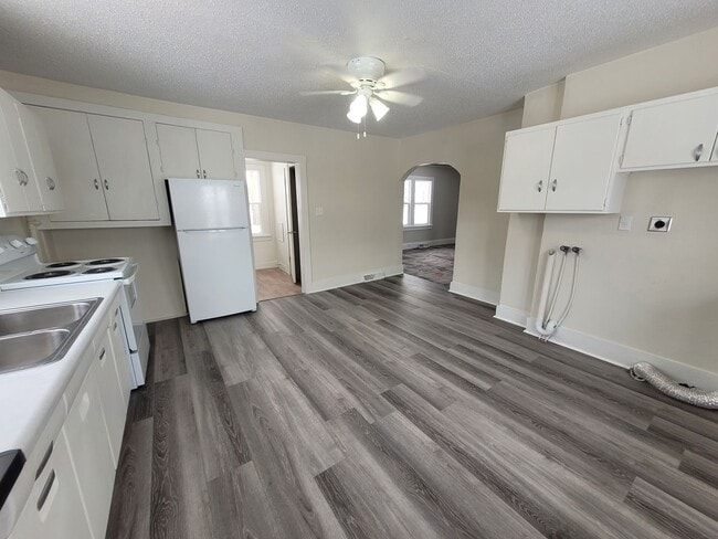 Photo - Recently remodeled 3 bedroom, large kitchen