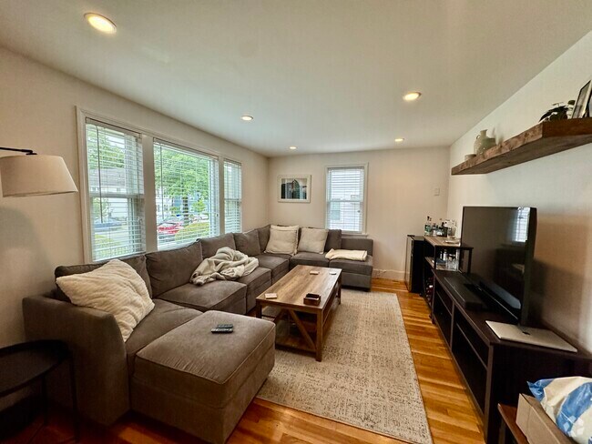 Building Photo - 177 Faneuil St Unit 1 Rental