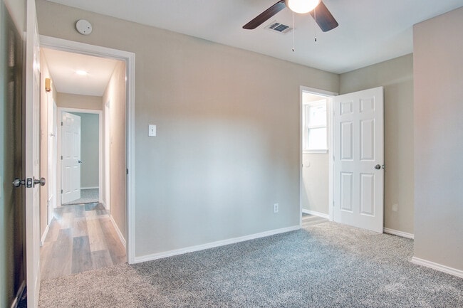 Photo - 2402 Ozark Dr