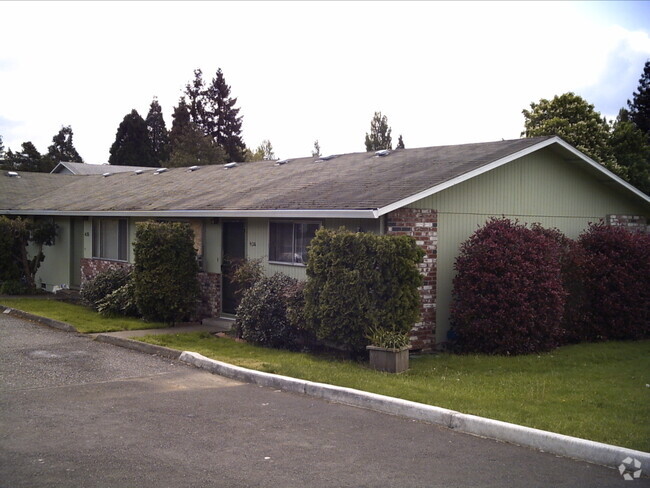 Building Photo - 2 Bed Duplex with garage available now! Rental