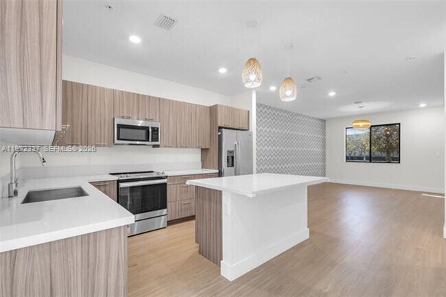 Building Photo - 8363 NW 41st St Unit 8363 NW 41st St # A-109