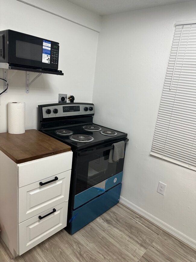 Kitchen Full Size Appliances - 645 W 12th St Unit A