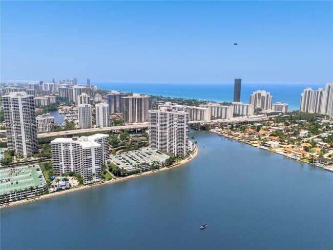 Building Photo - 3600 Mystic Pointe Dr Unit 1816
