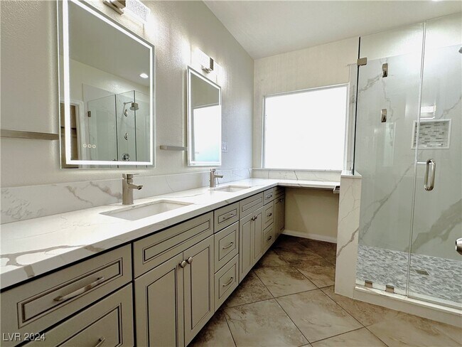 Photo - 2763 Lochleven Way