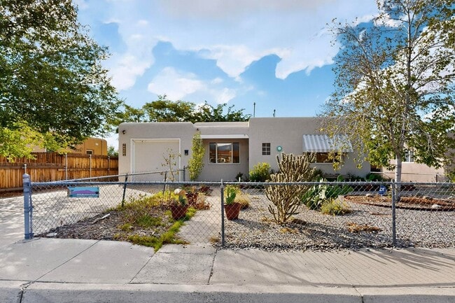 Photo - UPTOWN 2/bd 1/ba 1/cg 950/sf