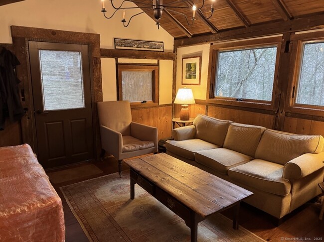 Photo - 231 Romford Rd