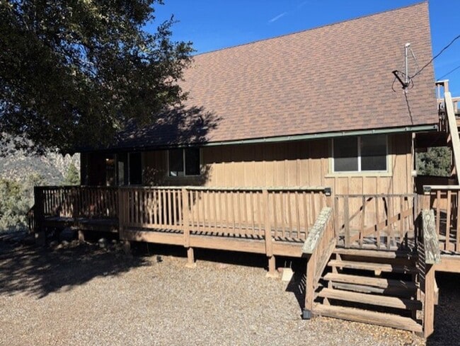 Building Photo - 2028 Linden Dr Unit 1