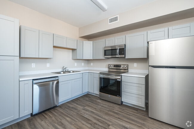 1BR, 1BA - 645SF - Kitchen