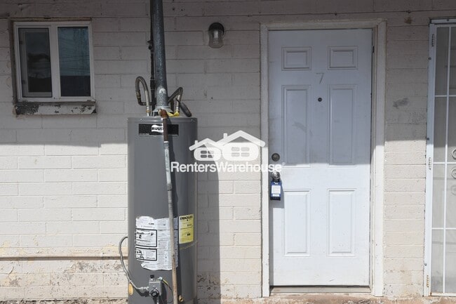 Photo - 2532 E Adams St