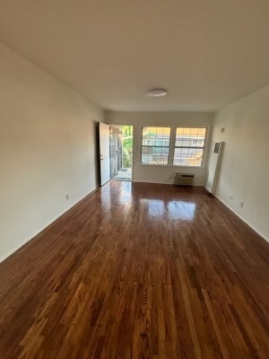 Photo - 8343 Lindley Ave