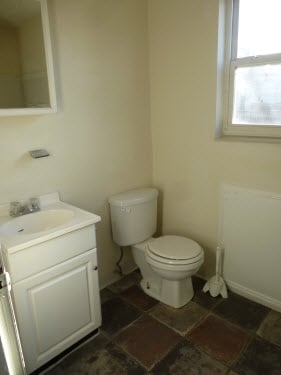 Baño - Oakhill Apartments