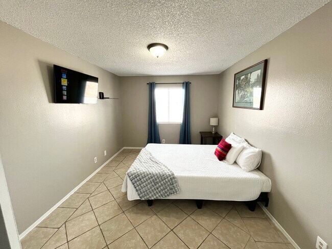 Photo - 429 Longtree Ave