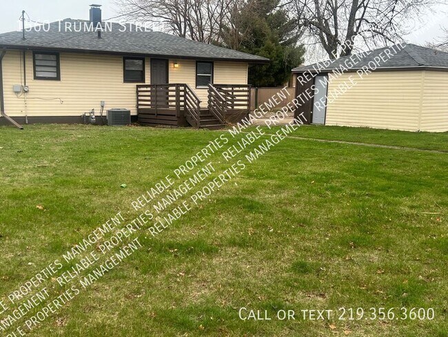 Photo - 1560 Truman St