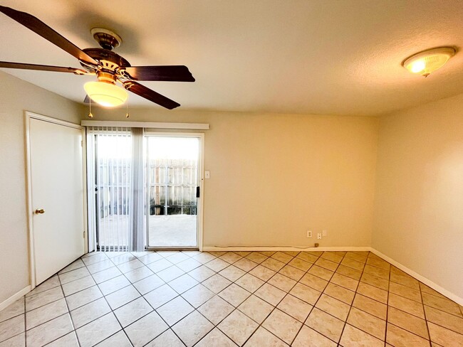 Photo - 2302 Wales Cir Unit C