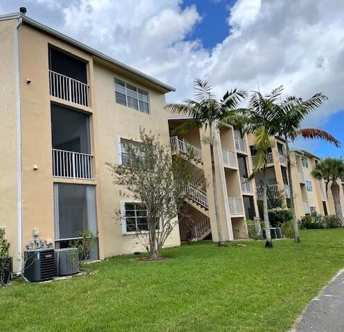Building Photo - 15275 SW 107th Ln Unit 102