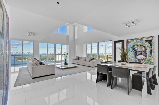 Photo - 10 Venetian Way Unit PH04