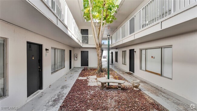 Building Photo - 1830 Maravilla Ave Unit 701 Rental
