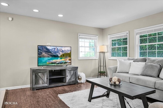 Photo - 425 W Gartner Rd