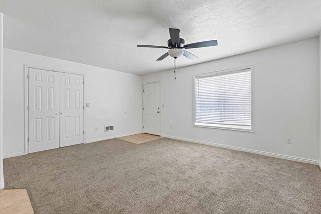 890 Andrews Pl Unit 4