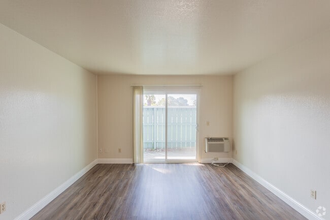 1BR 1BA