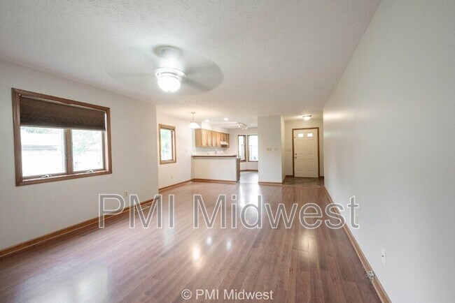 Photo - 406 Tulip Dr