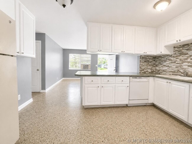 Photo - 503 SE Flamingo Ave