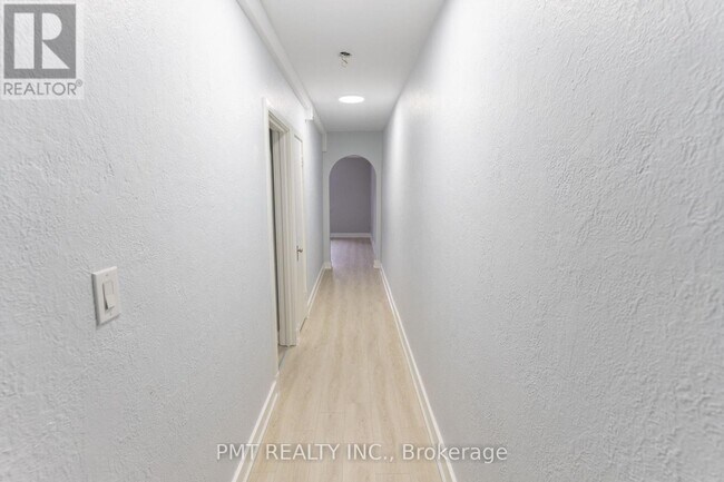 Photo - 8 Wellington St W Unité 4