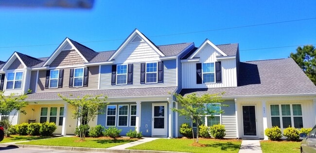 Building Photo - 3 Bedroom, 2.5 Bath Townhome