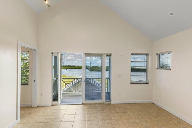 9 Blue Water Dr