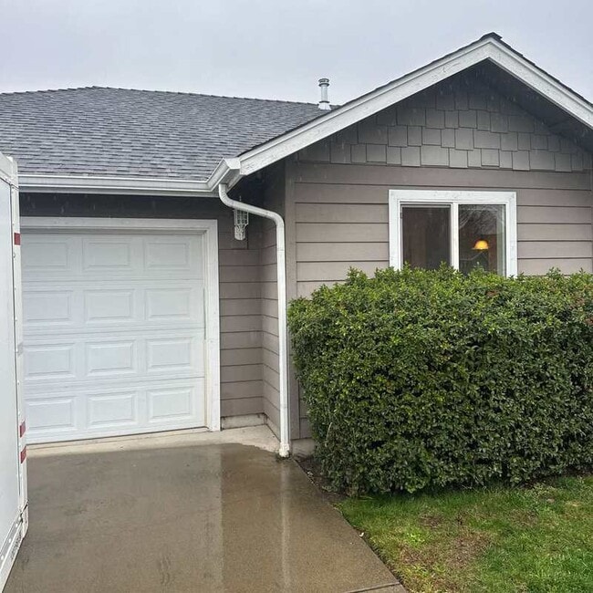 Photo - 1223 SW Sun Glo Dr