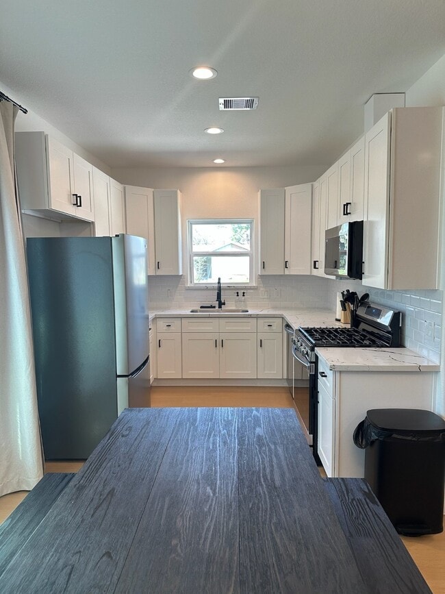 Building Photo - 5774 Heron Dr Rental