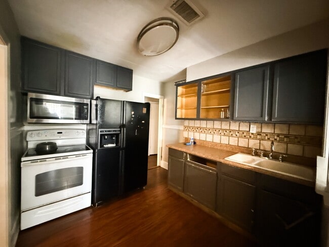 Photo - 1027 Waring Rd