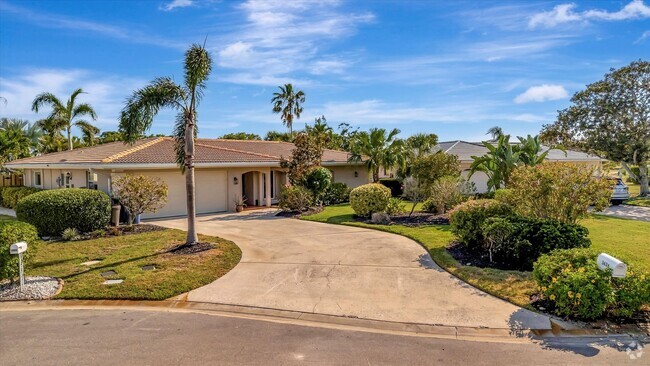 Building Photo - Golf Course View, Private Pool and Garden ... Rental