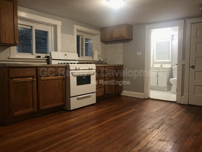 Photo - 3841 N Sawyer Ave Unit G