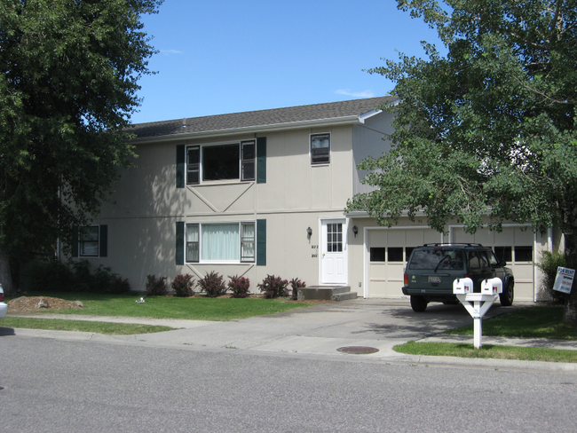 Building Photo - 2000-2002 S Black Ave Rental