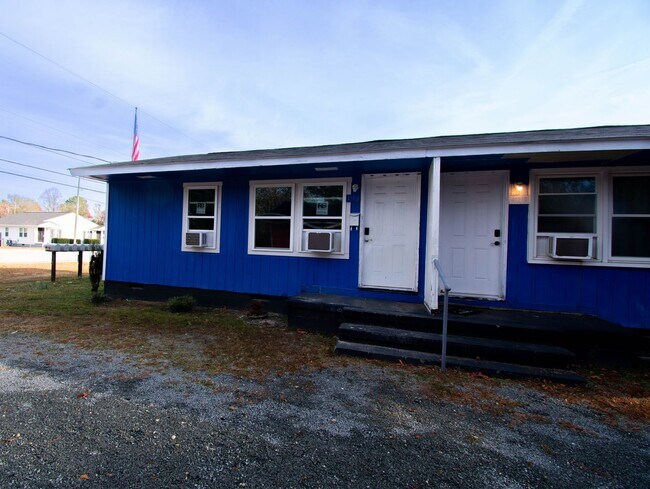 Photo - 1 Bedroom 1 Bathroom- New LVP Flooring!