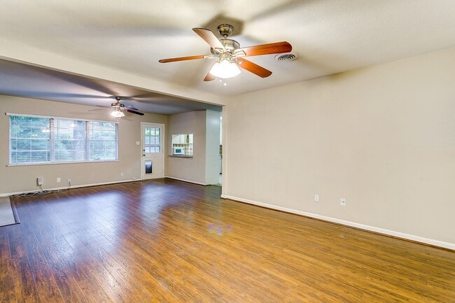 Photo - Ready for New Tenants- Large 3 bed, 2 bath...