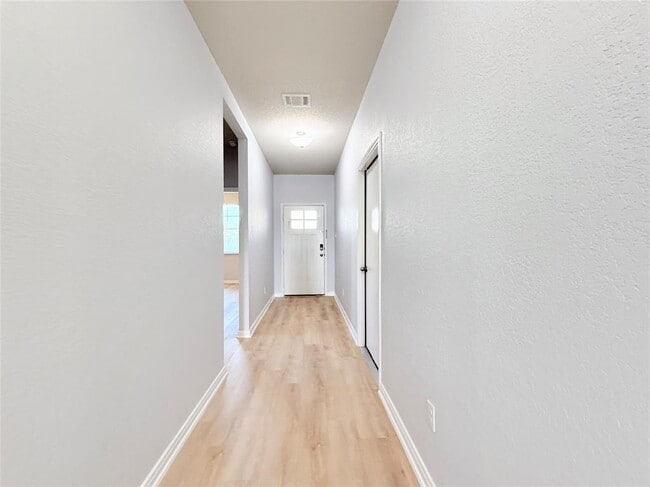 Photo - 306 Naset Dr