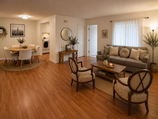 Photo - 7910 Taft St Unidad 208