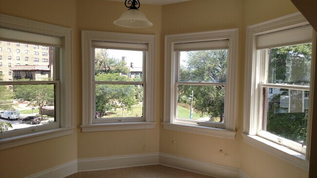 Building Photo - 1681 N Prospect Ave Unit 1681 A Rental