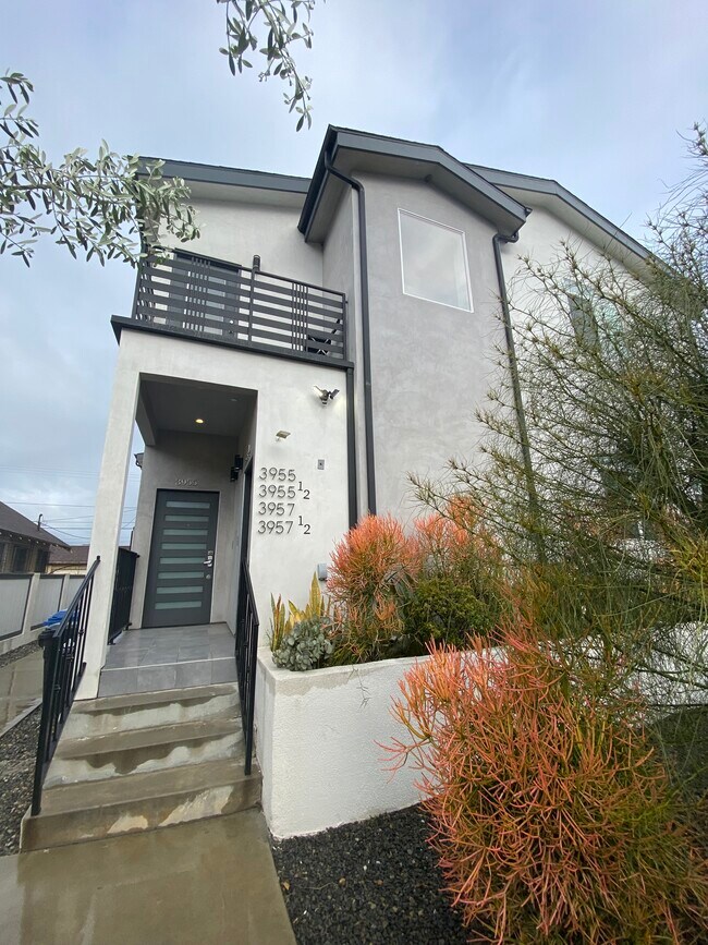 Photo - 3955 S Budlong Ave