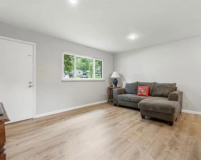 Photo - 284 Ramsey Ln