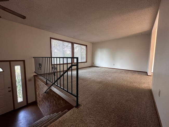 Photo - *COMING SOON* 3 Bedroom 2.5 bath Split level house