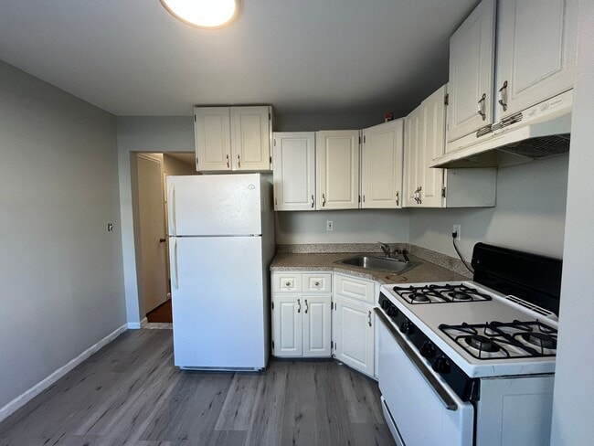 Building Photo - 186 Lembeck Ave Unit 1L