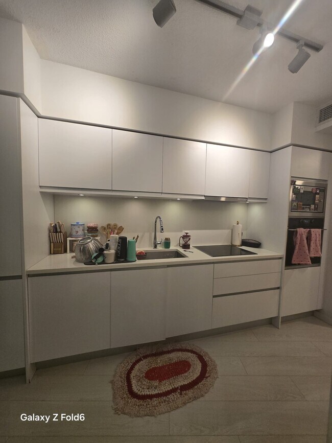 Photo - 180-180 E 2nd Ave