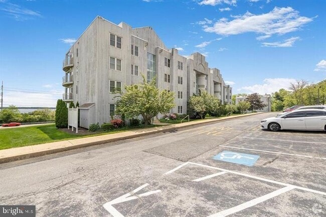 Building Photo - 5213 Le Parc Dr Unit 46 Rental