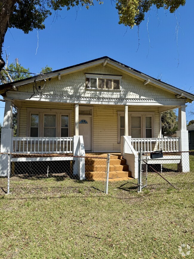 Building Photo - 1041 W 27th St Rental