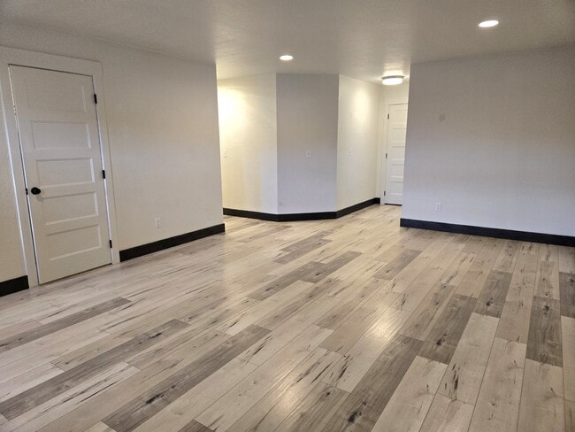 Photo - Beautiful 2 bed/2 bath with washer/dryer Unit A4